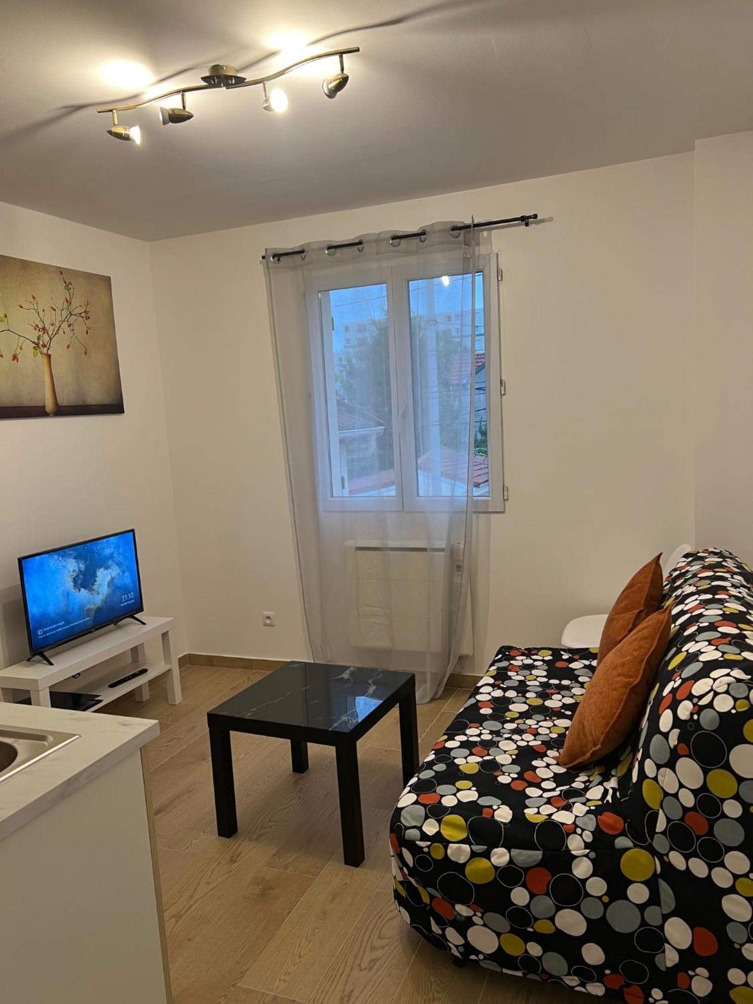 Appartement Lumineux Pres Metro Saint-Denis  Buitenkant foto